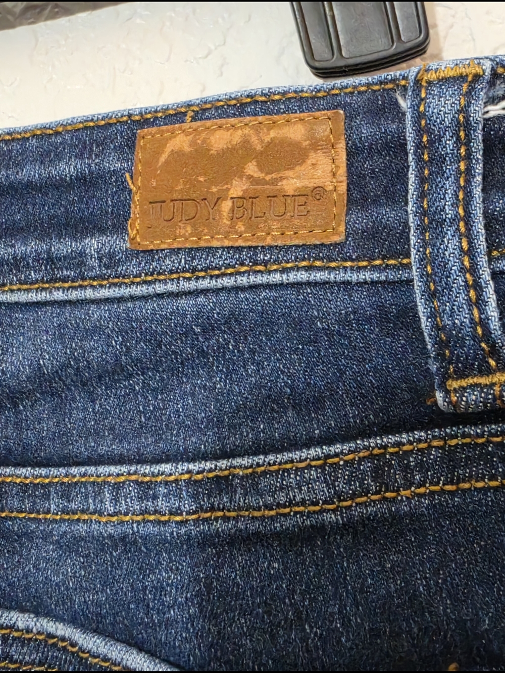 Judy Blue Slim Fit Dark Wash Straight Leg Jeans Distressed Mid Rise Womens 5/27 - Picture 4 of 9